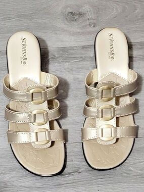 ST John's Bay Metalic  Gold Sandals Sz 8 - M